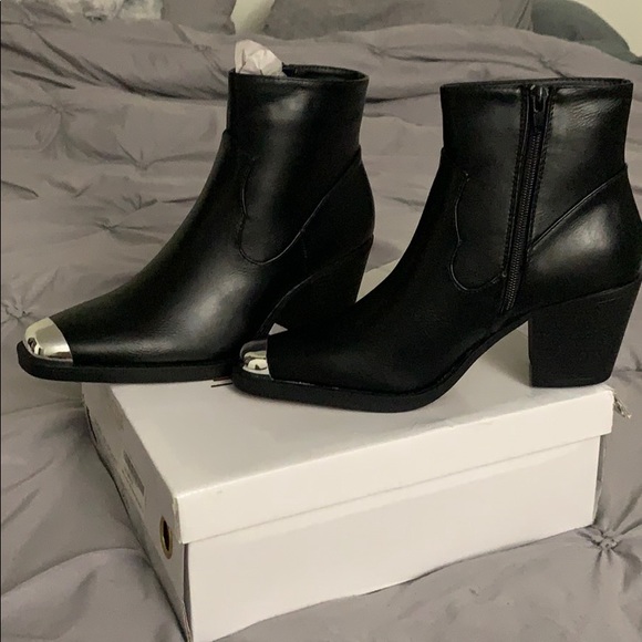 ONE LEFT! SIZE 8 Black Metal Toe Western Boot - Picture 2 of 6